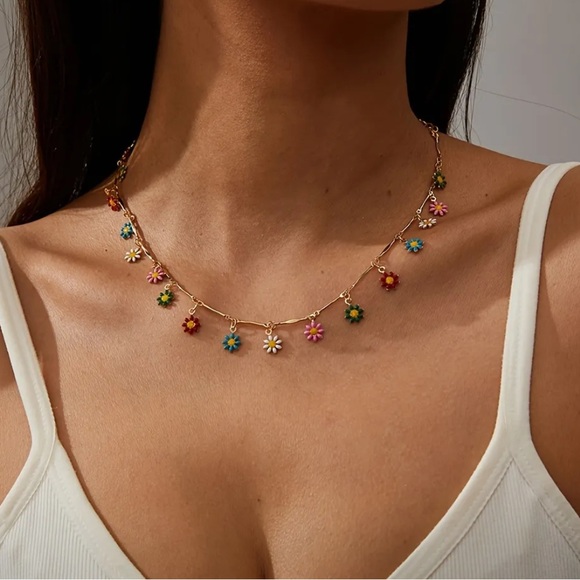 Free People Jewelry - NWOT Daisy Floral Charm Gold Necklace